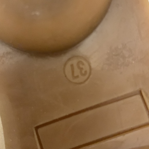 LISA b CO SANDALS SZ(37) =6•5 TAN/BROWN SUEDE AND LEATHER WORN ONCE - Picture 4 of 6
